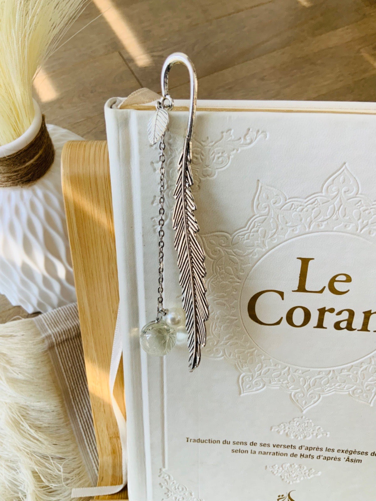 Signet avec pendentif en verre et fleur séchée