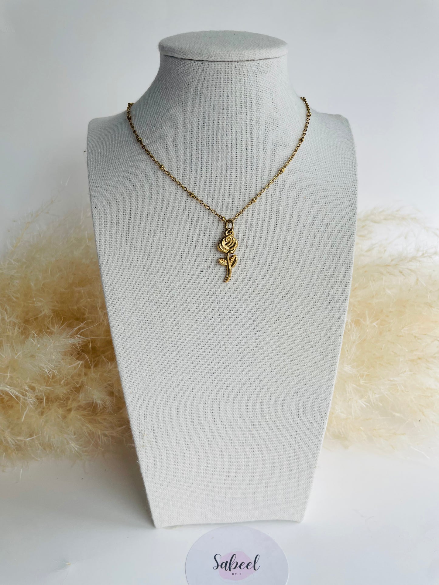 Collier la rose dorée