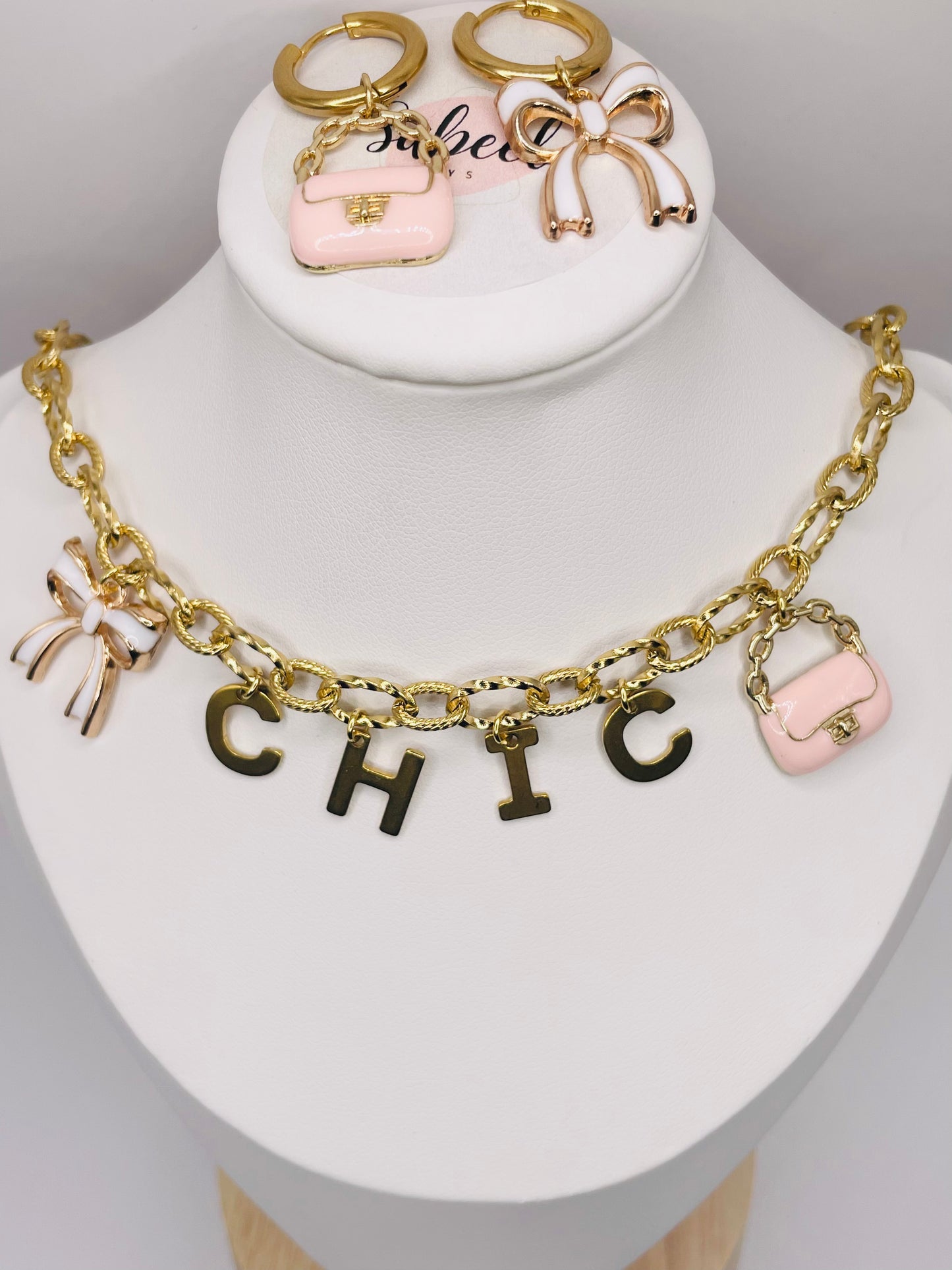 Collier Chic