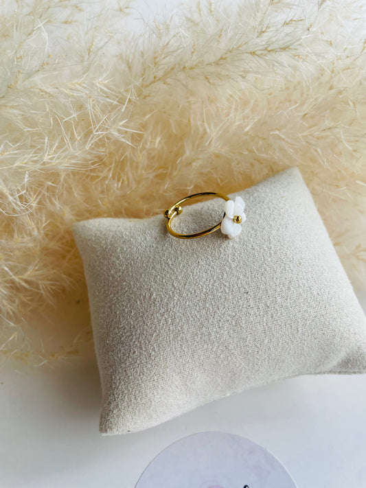 Bague Fleur Blanche Nacrée