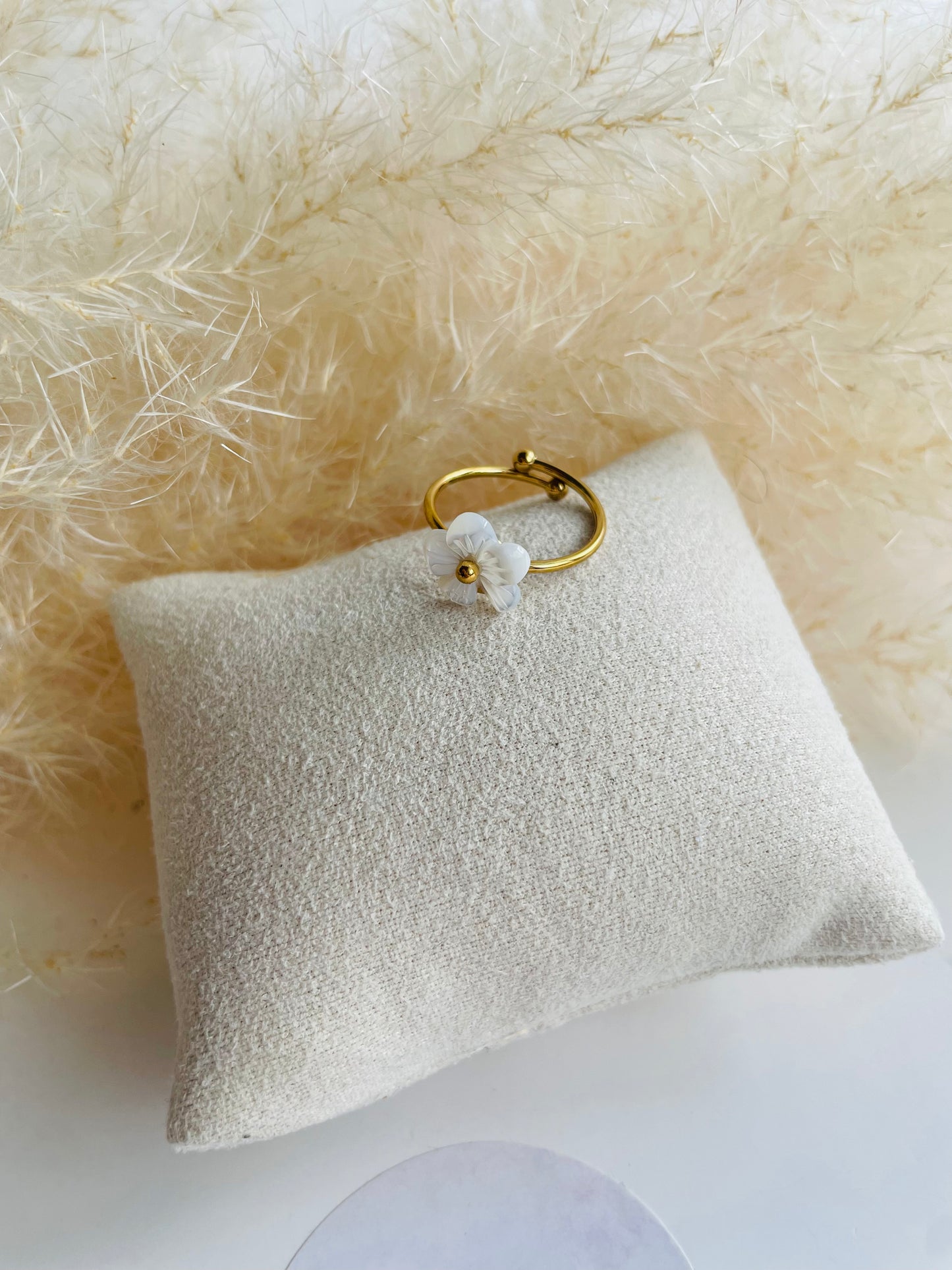 Bague Fleur Blanche Nacrée