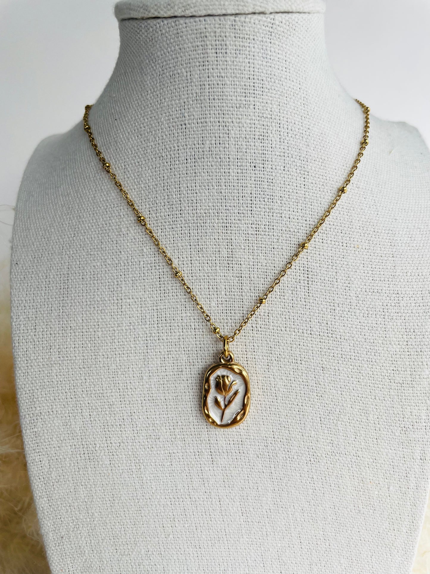 Collier Tulipe médaillon doré et blanc