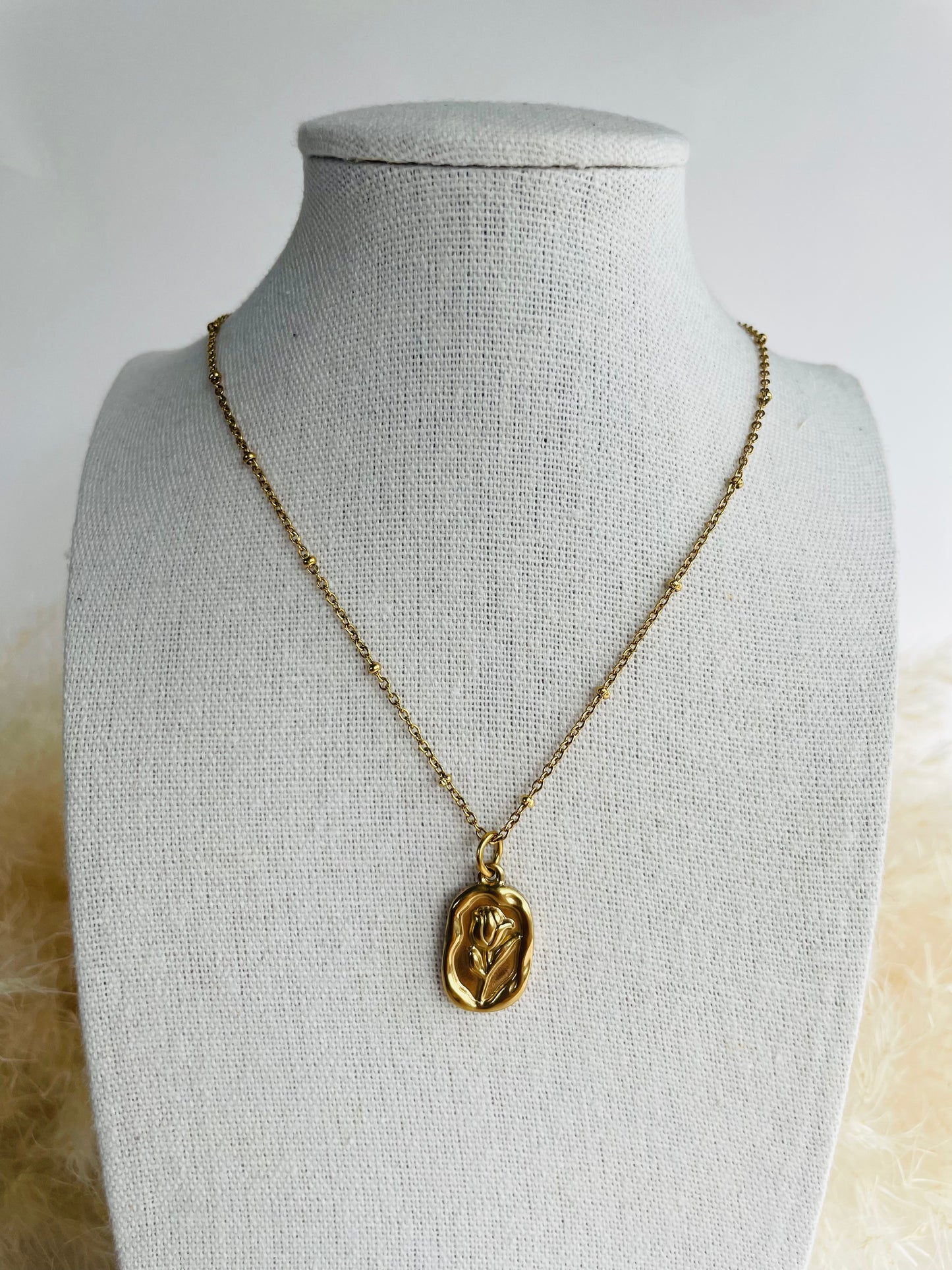 Collier Tulipe médaillon doré