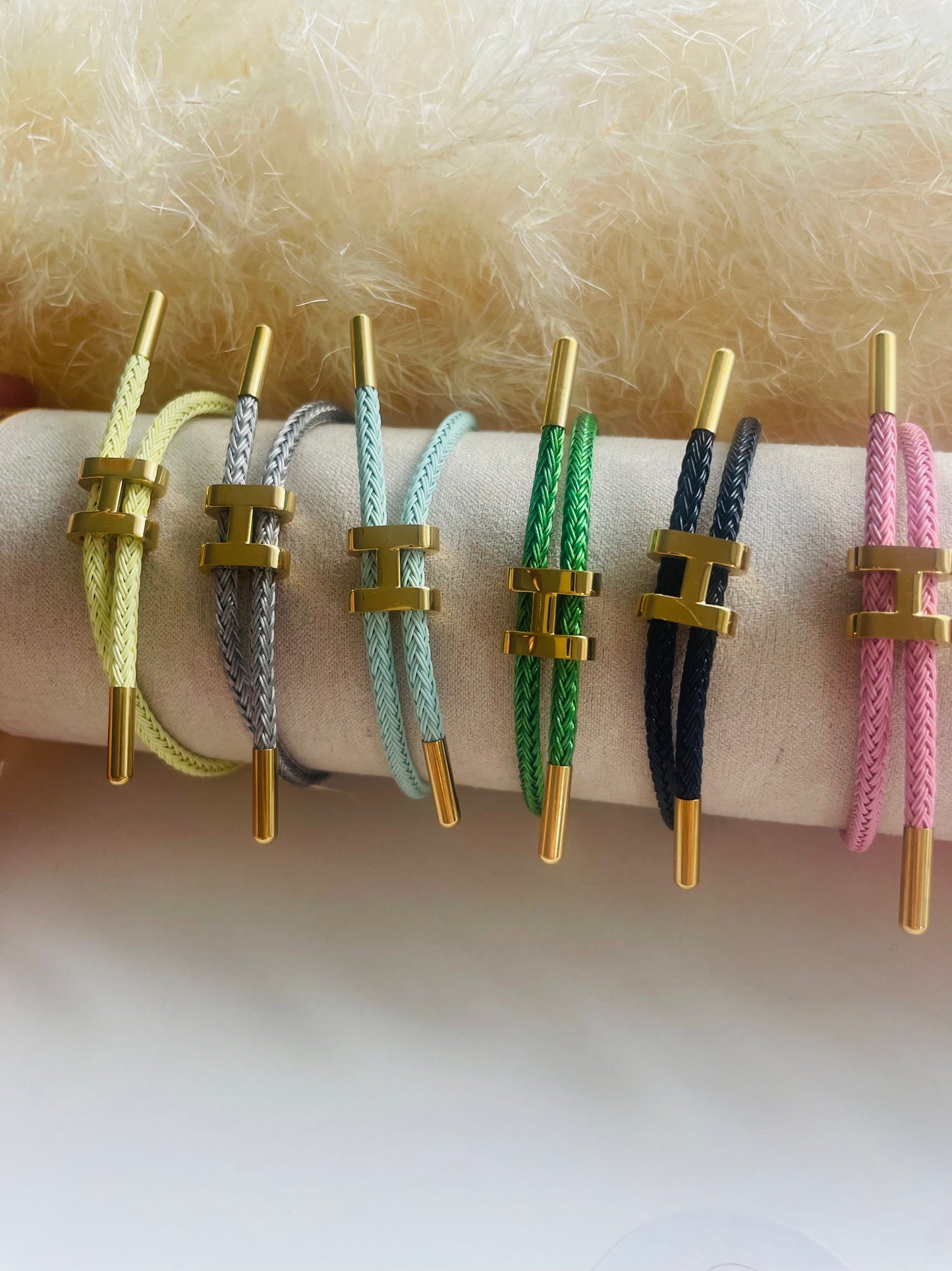 Bracelet Cordon H Doré Réglable