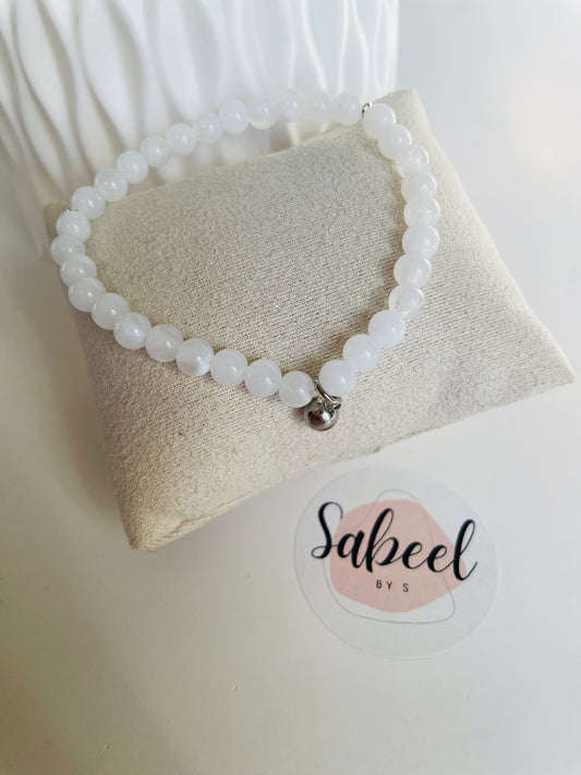 Bracelet Tasbih blanc avec breloque boule argentée