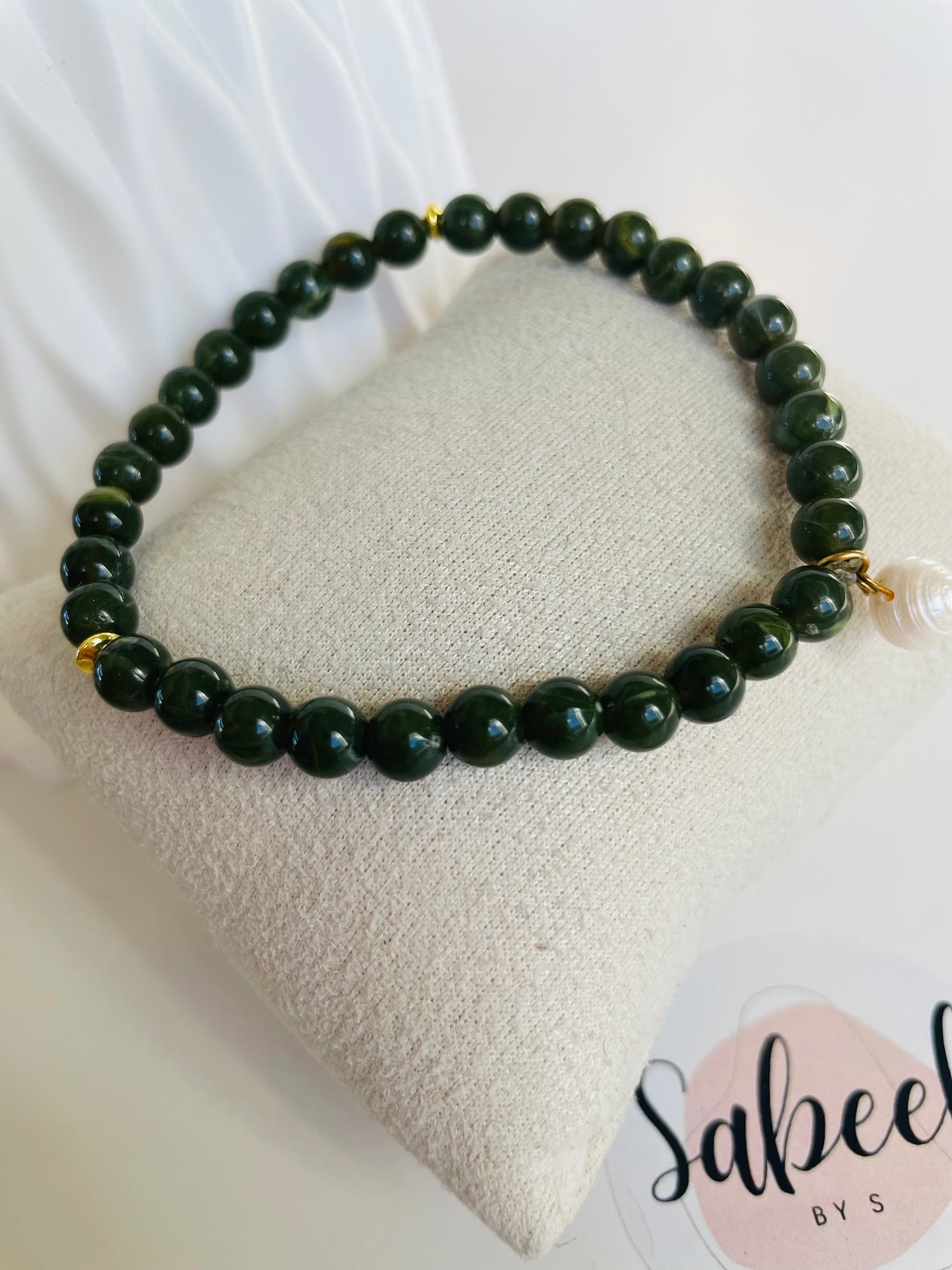 Bracelet Tasbih vert olive avec breloque perle blanche