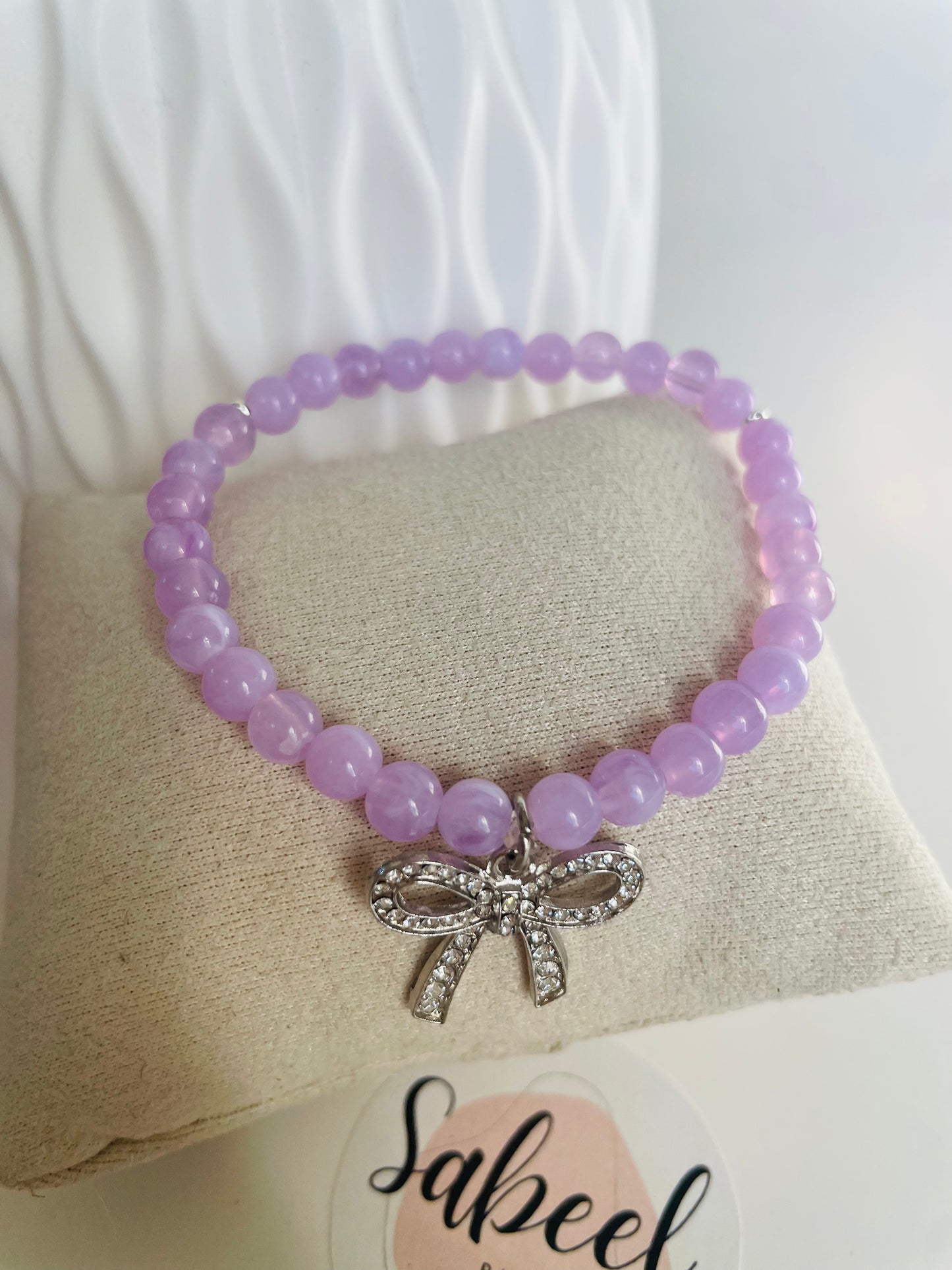 Bracelet Tasbih lilas avec breloque nœud scintillant