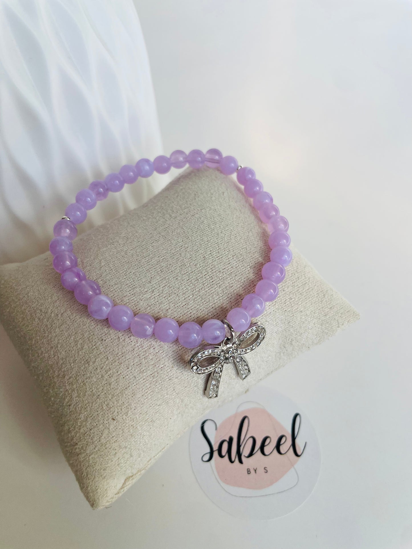 Bracelet Tasbih lilas avec breloque nœud scintillant