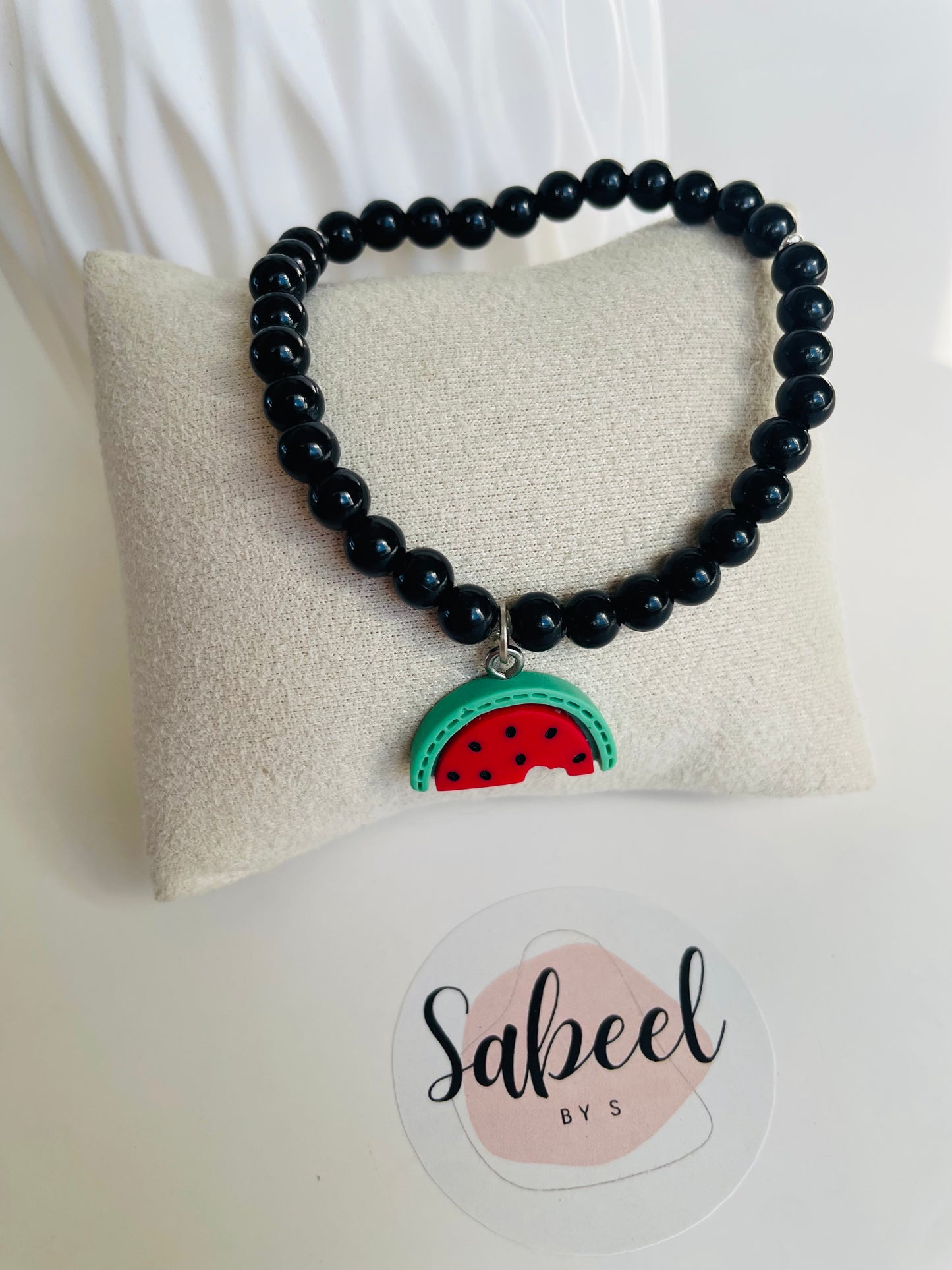 Bracelet Tasbih noir ou blanc avec breloque watermelon