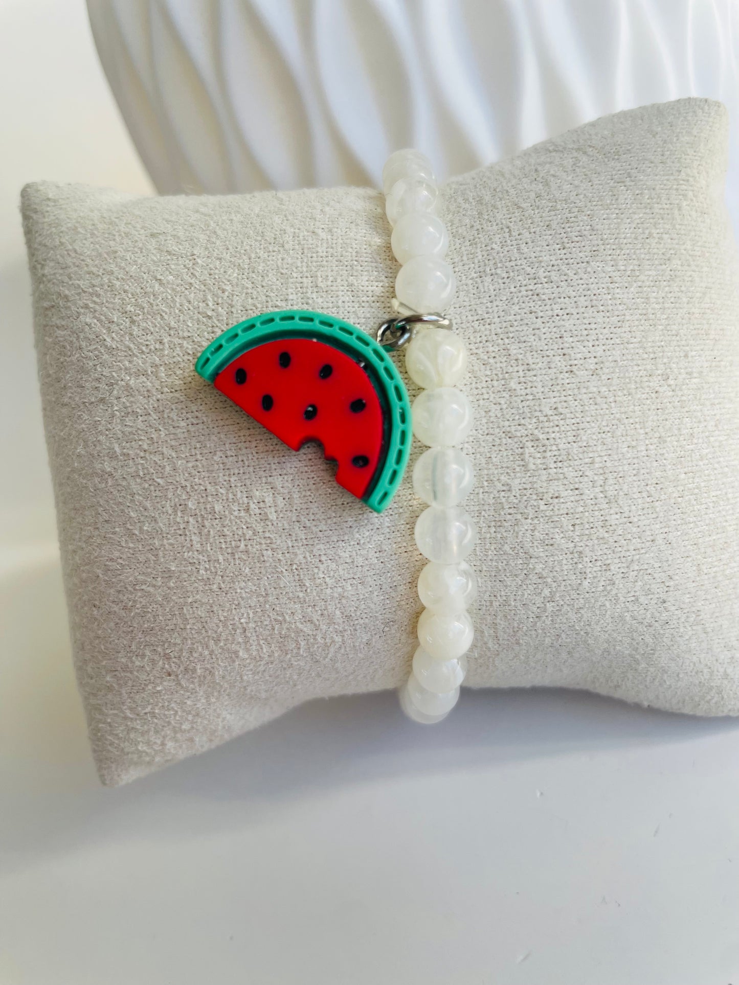 Bracelet Tasbih noir ou blanc avec breloque watermelon