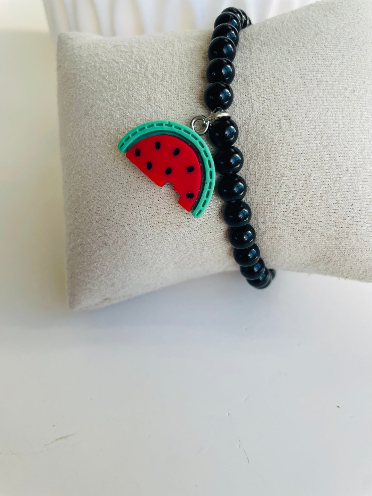 Bracelet Tasbih noir ou blanc avec breloque watermelon
