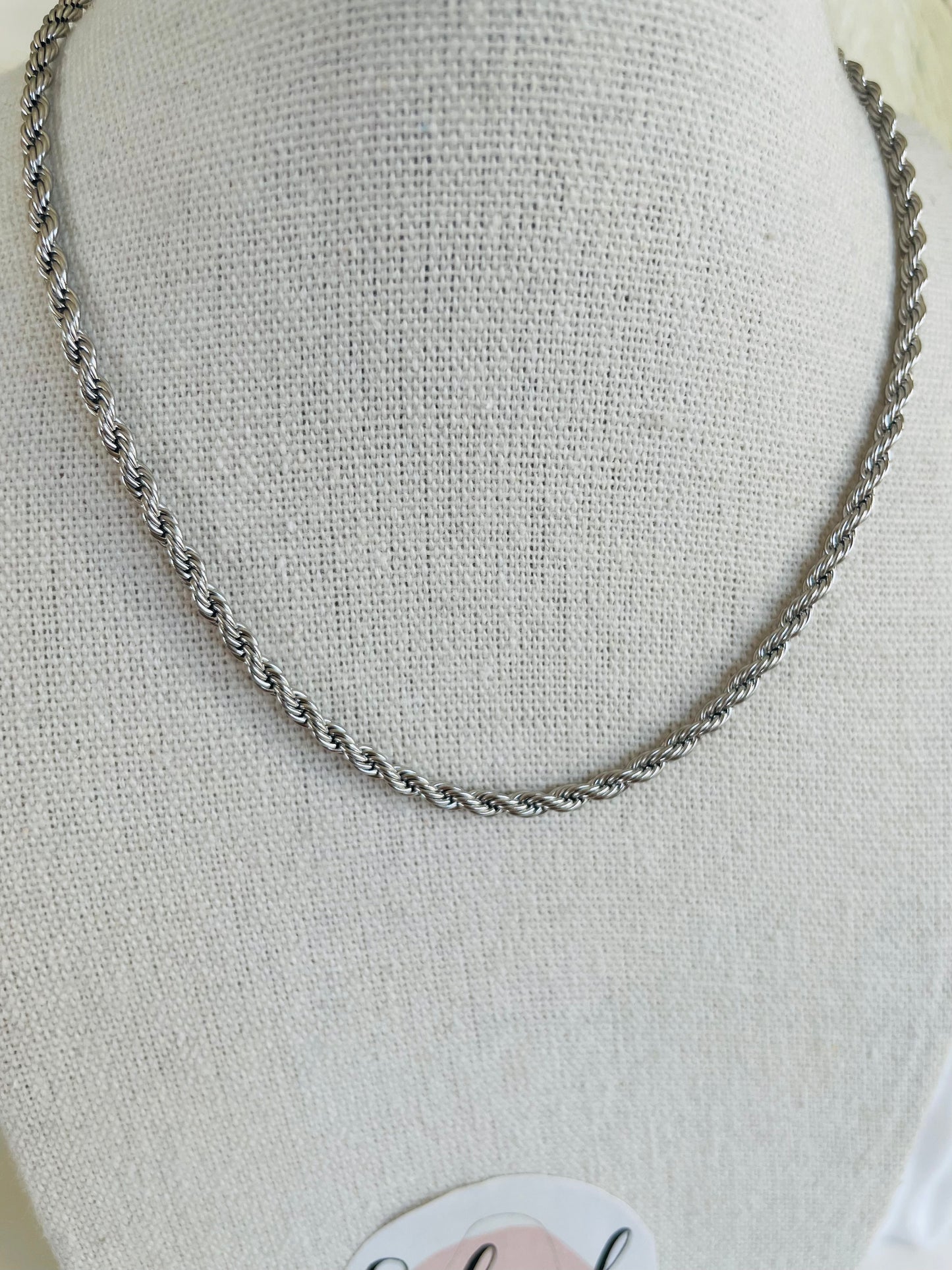 Collier chaîne torsadée